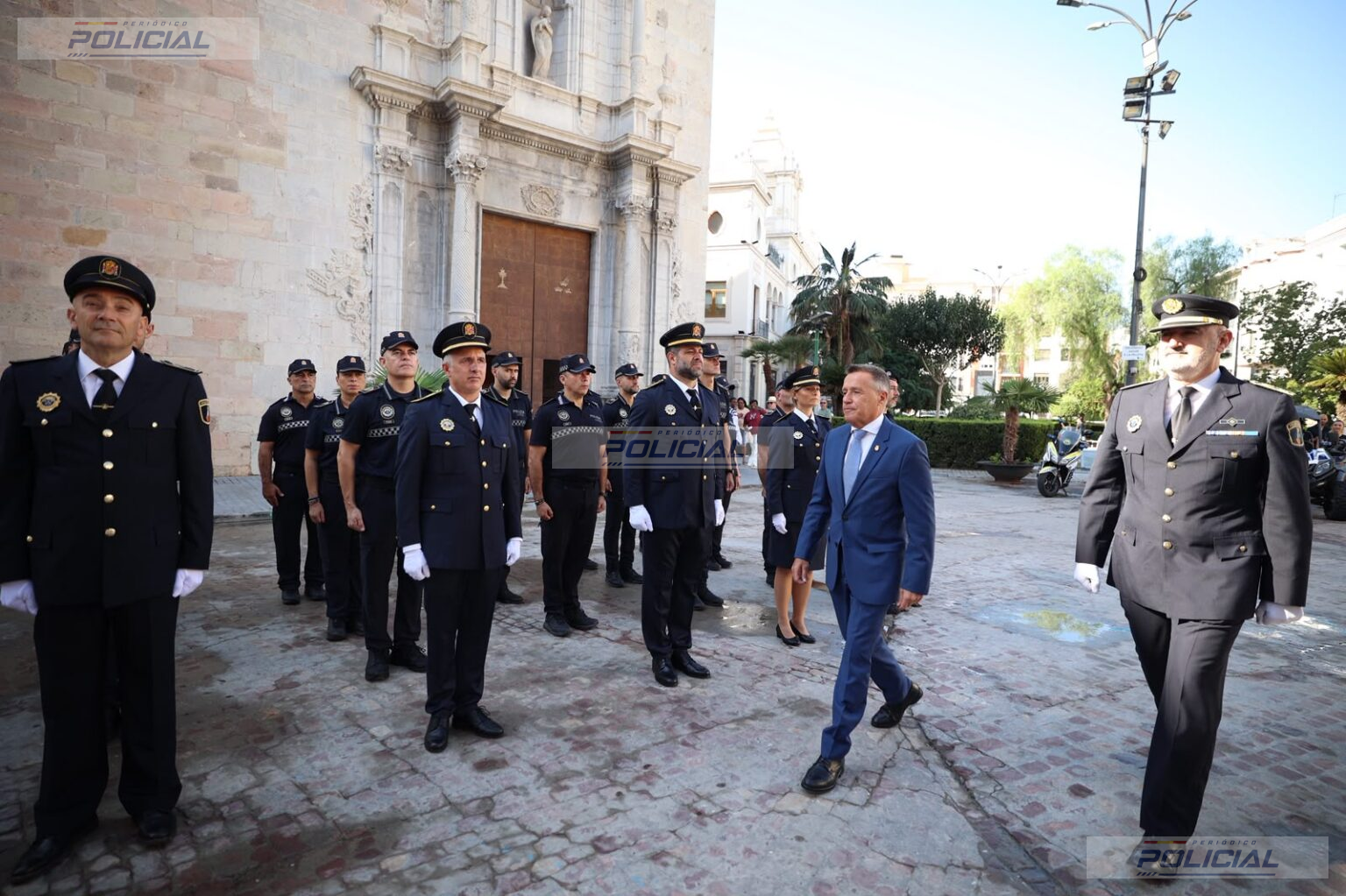 La Policía Local de Burriana celebra San Miguel Arcángel con reconocimientos a agentes y la entrega del galardón «Ciudadano Ejemplar»
