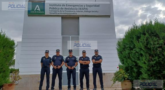 El Puerto refuerza la estructura de mando de la Policía Local con la formación de cinco agentes en el IESPA