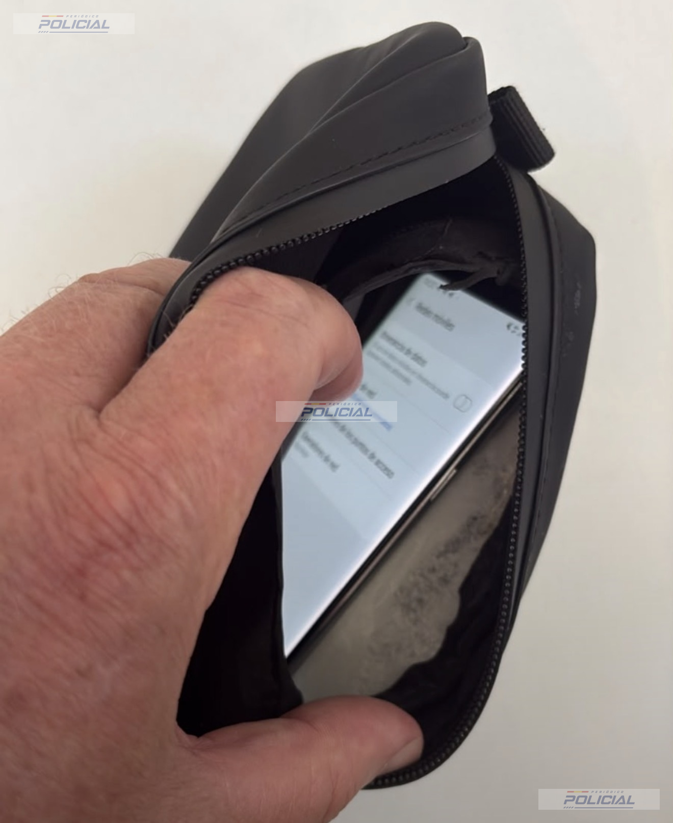 Los Mossos detectan a tres aspirantes utilizando cámaras y auriculares ocultos para hacer trampas en el examen de conducir