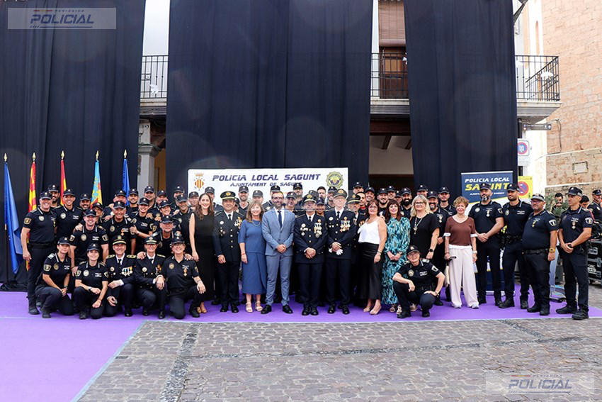 La Policía Local de Sagunto distingue a más de 50 agentes y homenajea a dos jubilados por su trayectoria de servicio