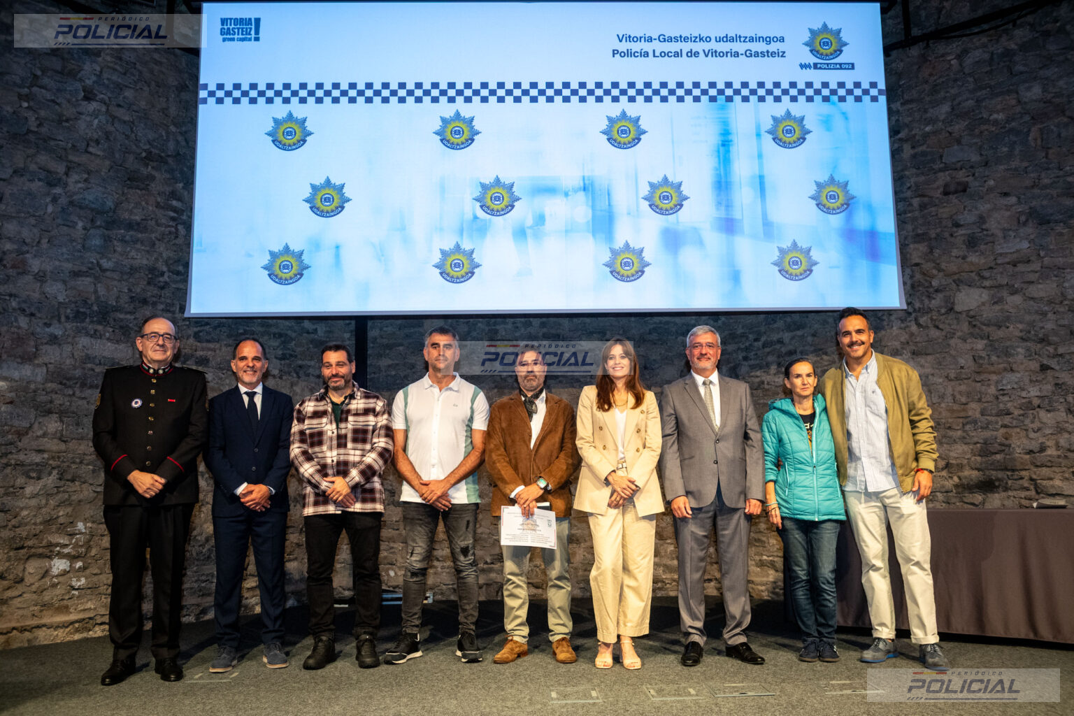 La Policía Local de Vitoria-Gasteiz reconoce a siete agentes por su trayectoria en la festividad de los Ángeles Custodios