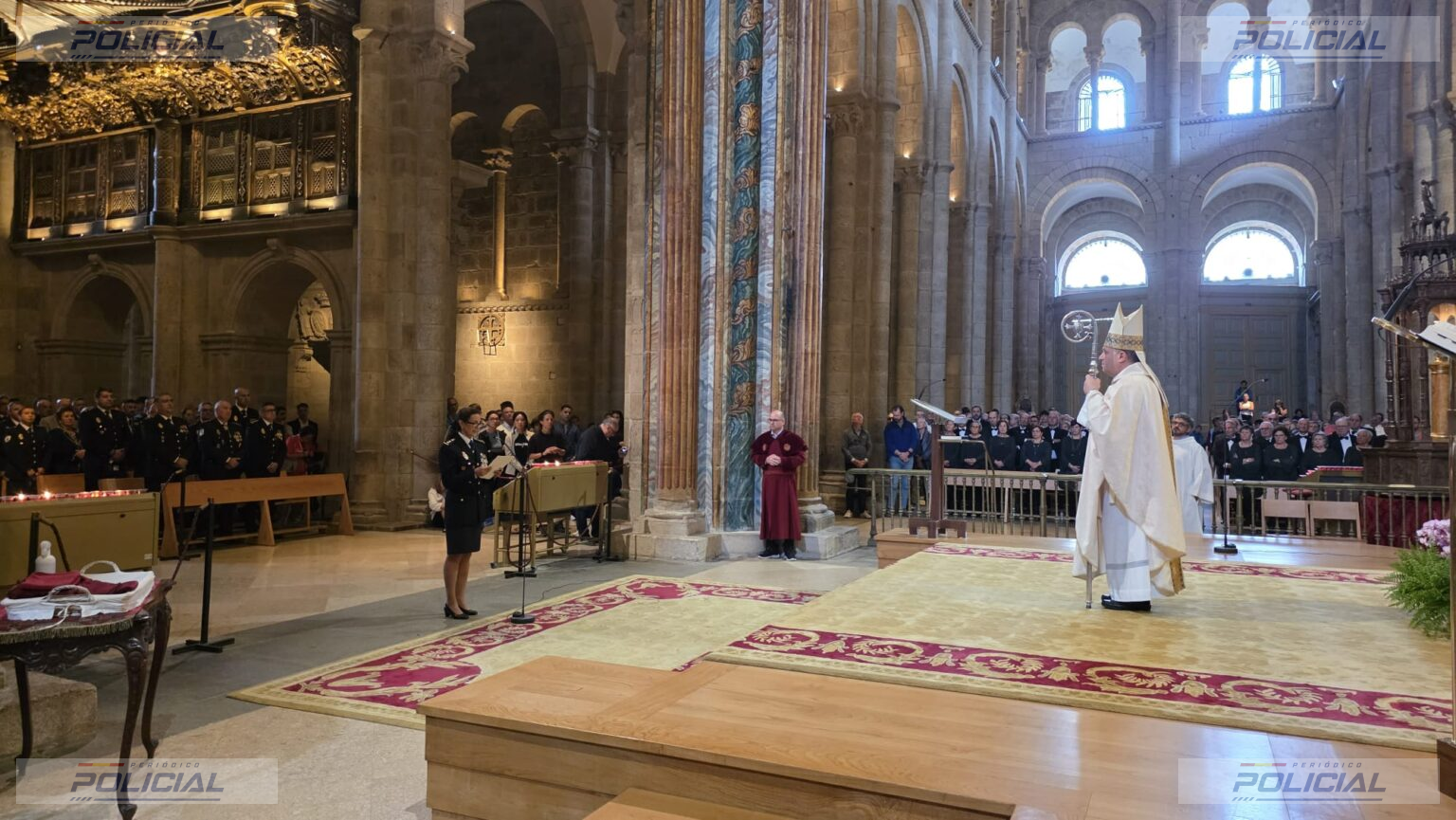 La Policía Nacional celebra a los Ángeles Custodios en la Catedral de Santiago con un homenaje a los agentes fallecidos