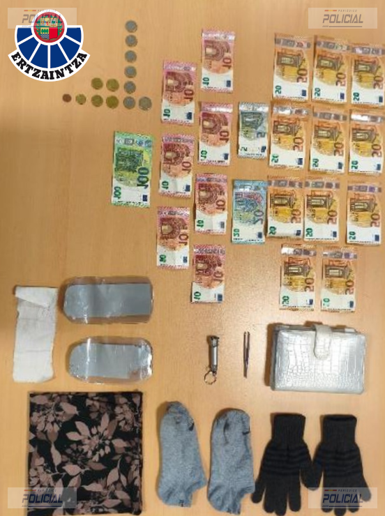 Detenidas dos mujeres en Vitoria-Gasteiz tras robar en una vivienda e intentar forzar otro piso con el método del “resbalón”