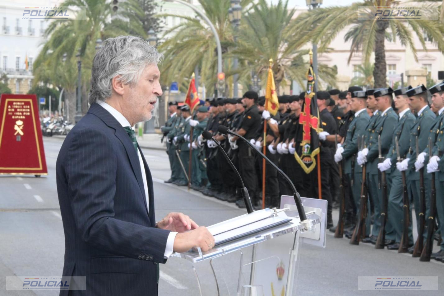 Grande-Marlaska rechaza las “soluciones instantáneas” ante el desafío migratorio durante el acto de la Guardia Civil en Cádiz