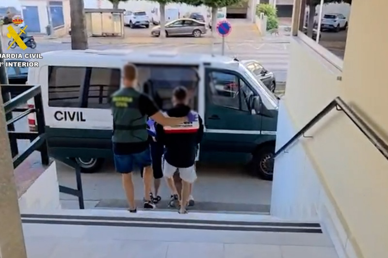 La Guardia Civil desmantela en Conil una guardería logística del narcotráfico con más de 10.000 litros de combustible intervenidos