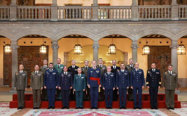 El Rey recibe en audiencia militar a 17 coroneles y capitanes de navío designados para asumir nuevos mandos