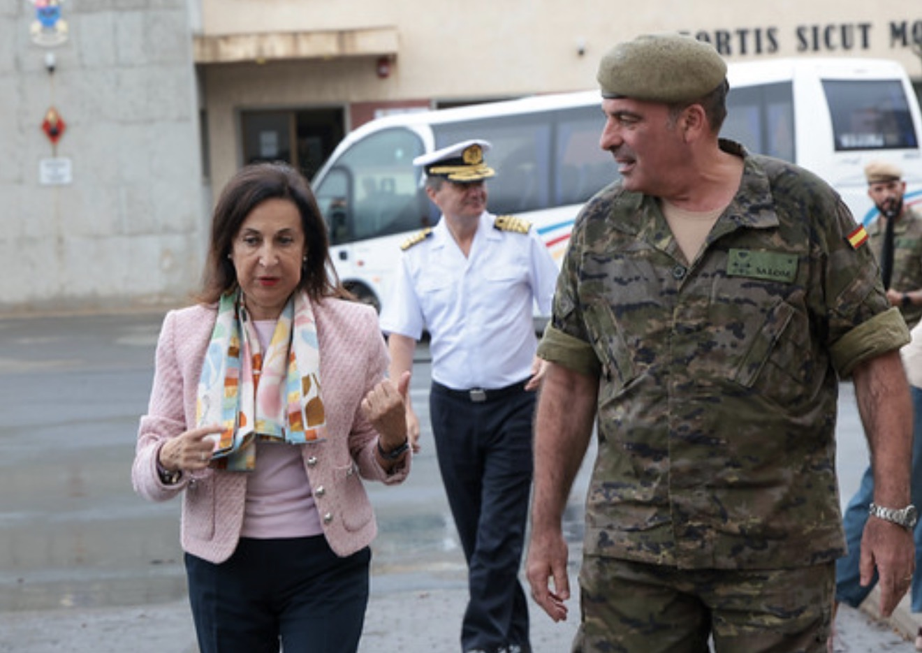 Margarita Robles reconoce la labor de la Brigada ‘Canarias’ XVI en Ceuta y sus misiones internacionales