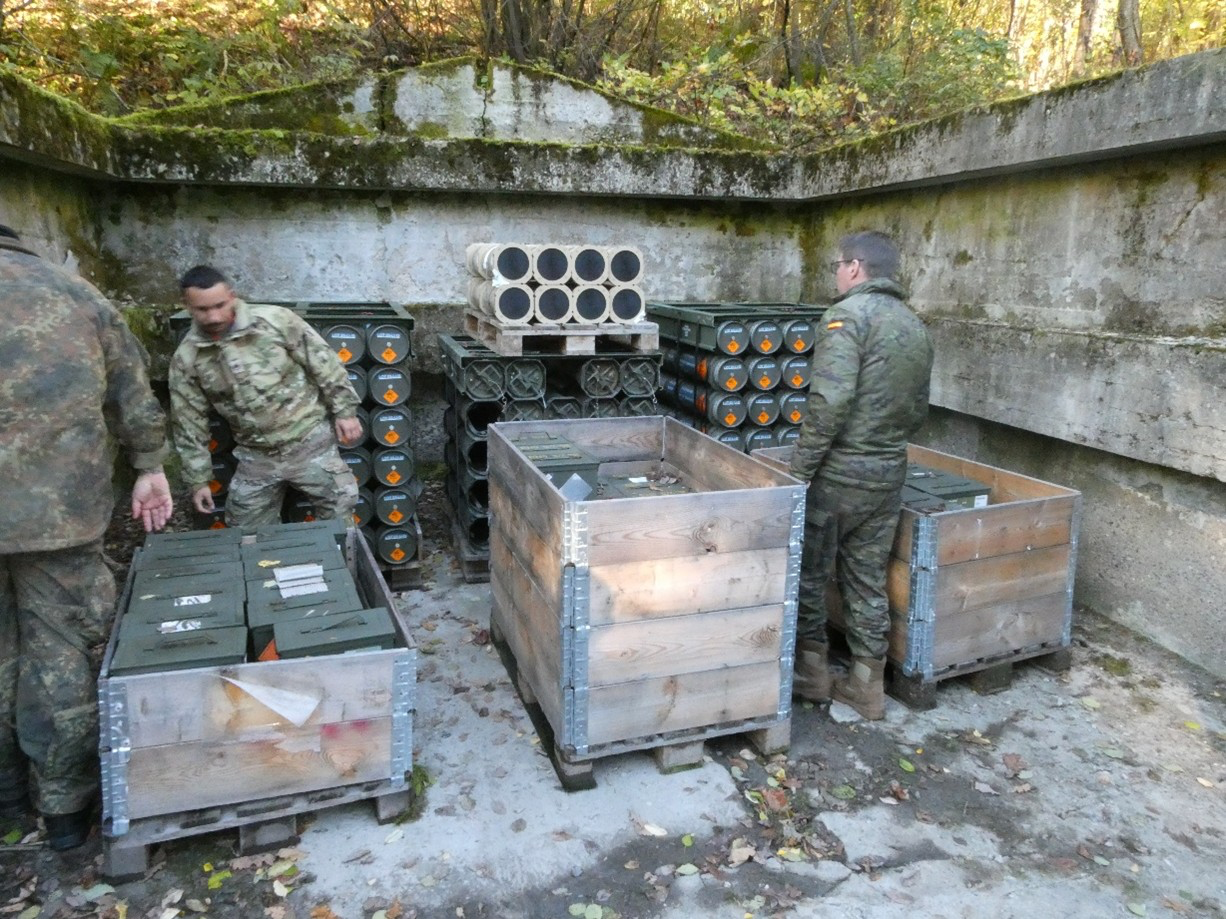 Tres militares españoles participan en Noruega en un ejercicio multinacional de control de armas y municiones