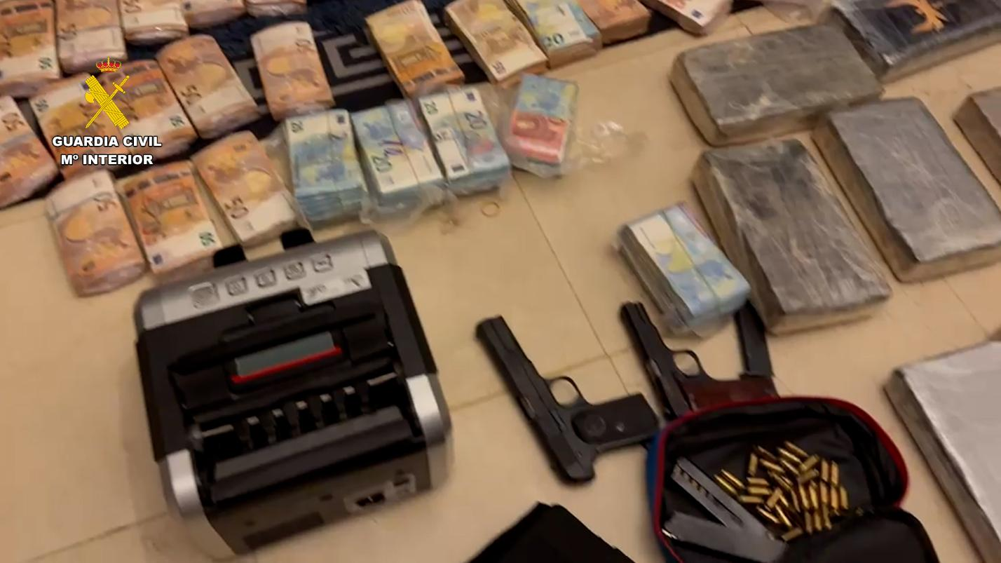 La Guardia Civil desarticula en Algeciras una red de narcotráfico con 18 detenidos, entre ellos ocho trabajadores portuarios