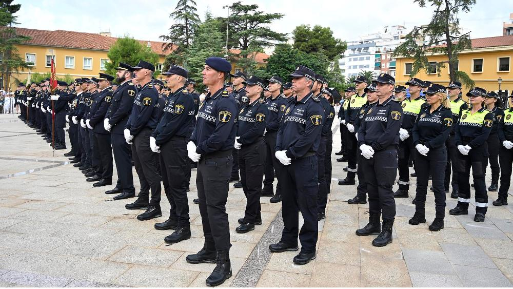 València reconoce la labor de 48 policías locales desplegados por la DANA y entrega 175 condecoraciones por mérito profesional y cooperación