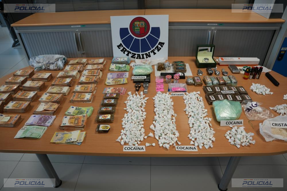 La Ertzaintza detiene a siete personas en Bizkaia e interviene 225.000 euros y diversas drogas en la operación «Banatzailea»