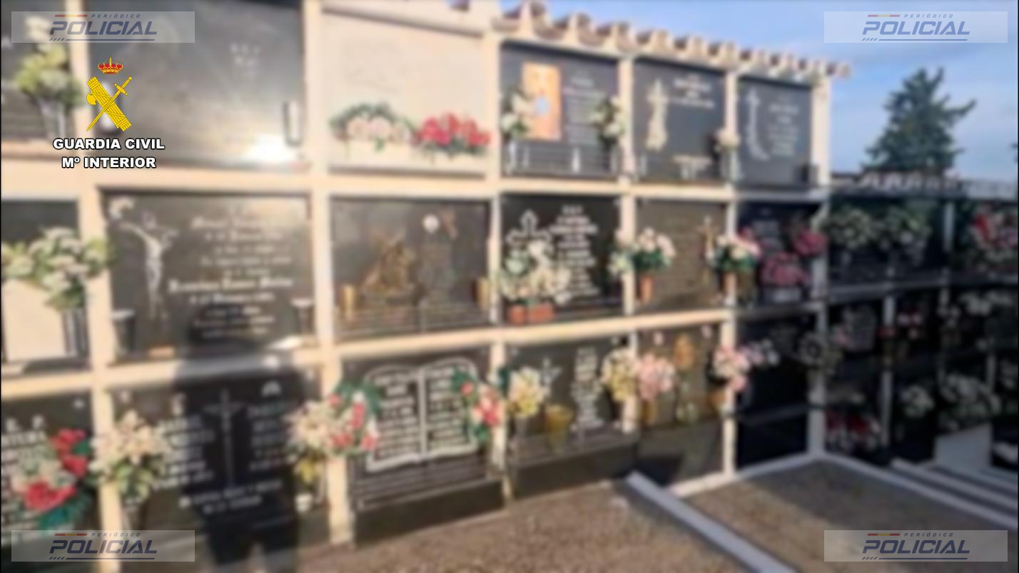 La Guardia Civil detiene a dos personas por el robo de 120 barandillas ornamentales de lápidas en un cementerio de Córdoba