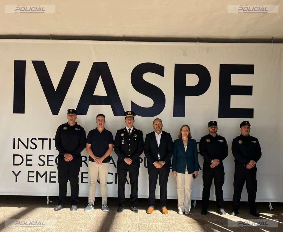 Tres oficiales de la Policía Local de Villena inician una formación de 350 horas para acceder a su plaza definitiva