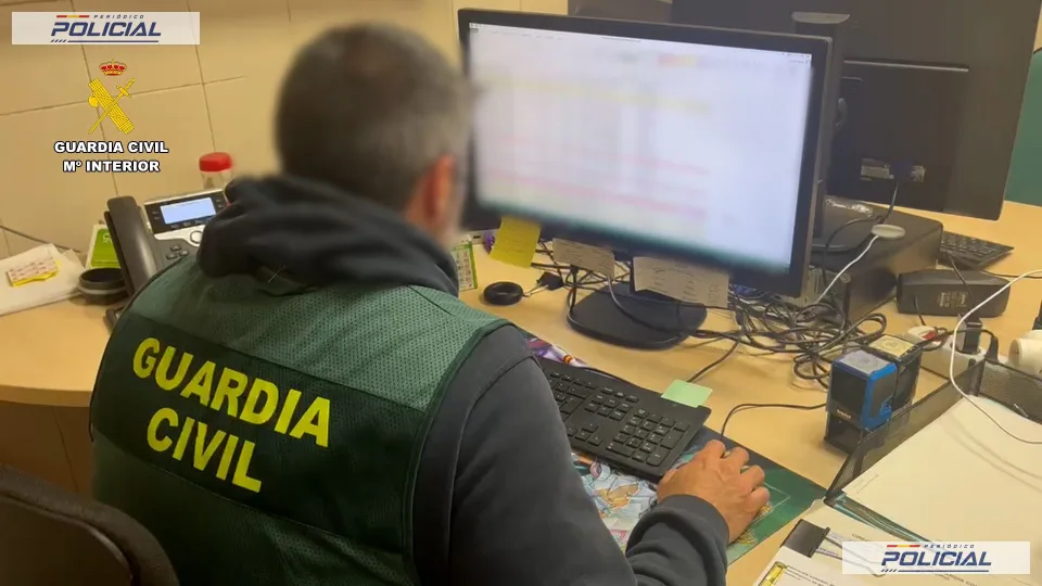 La Guardia Civil desmantela en Madrid una red criminal que estafó casi dos millones de euros con falsas inversiones