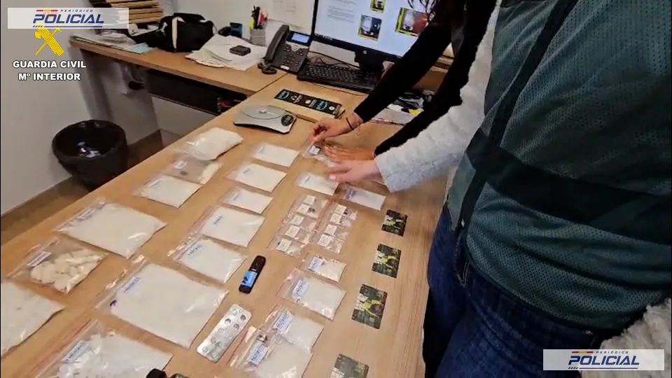 31 DETENIDOS Y MÁS DE 300.000 DOSIS INTERVENIDAS EN EL MAYOR GOLPE POLICIAL EN ESPAÑA CONTRA LA “FLAKKA”