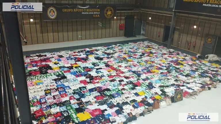 LA POLICÍA LOCAL DE SEVILLA INTERVIENE MÁS DE 3.000 PRODUCTOS FALSIFICADOS VALORADOS EN 100.000 EUROS