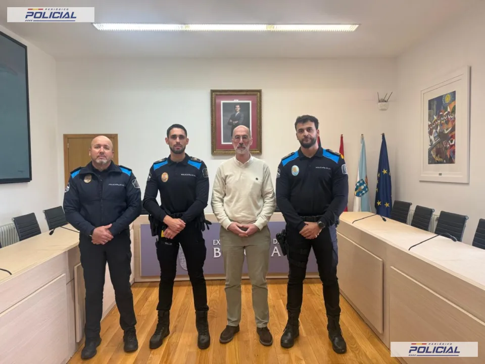 LA POLICÍA LOCAL DE BAIONA SALVA LA VIDA A UN PEREGRINO EN PARADA CARDIORRESPIRATORIA EN PLENO CASCO HISTÓRICO