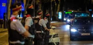 LOS MOSSOS DECOMISARON MÁS DE 5.000 ARMAS BLANCAS Y CIENTOS DE ARMAS DE FUEGO EN UN SOLO AÑO EN CATALUÑA