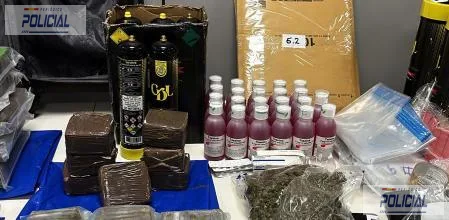Los Mossos desmantelan una “guardería” de droga en Santa Coloma y detienen a un joven de 28 años