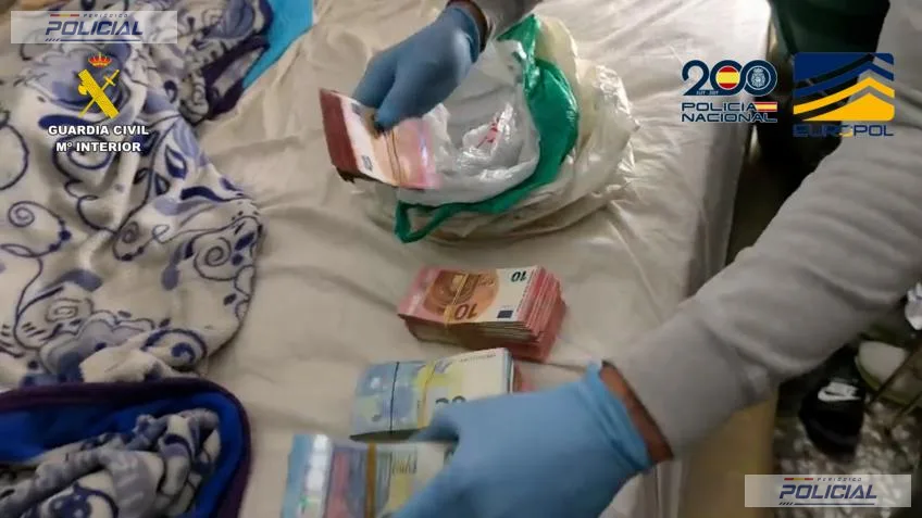 NUEVE DETENIDOS EN ALMERÍA POR ABASTECER DE COMBUSTIBLE Y EMBARCACIONES A REDES DE MIGRACIÓN IRREGULAR Y NARCOTRÁFICO ENTRE ARGELIA Y ESPAÑA
