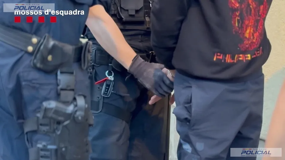 Los Mossos d’Esquadra despliegan el Plan Bastión para frenar los robos violentos y la presencia de armas blancas