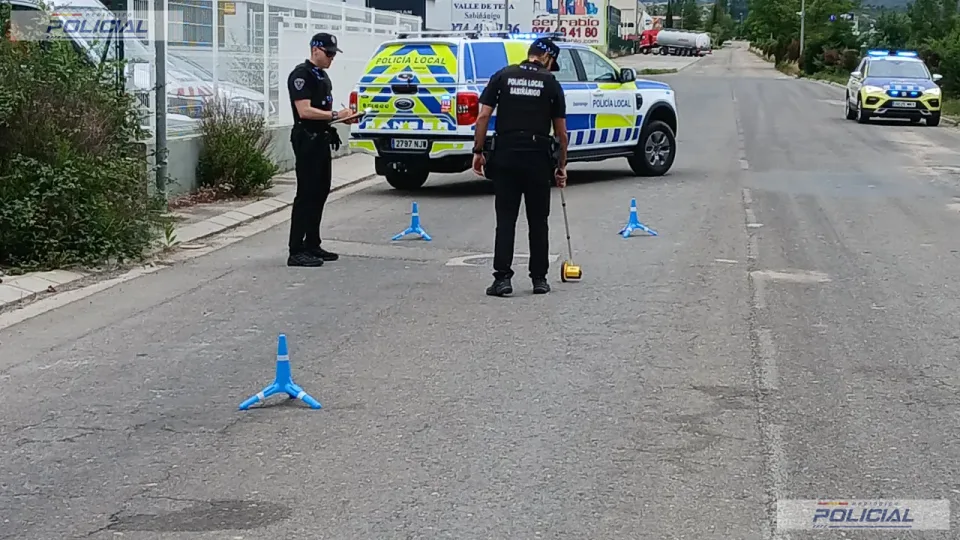 Investigan a un conductor que atropelló a un peatón, huyó del lugar y fue localizado por la Policía Local de Sabiñánigo