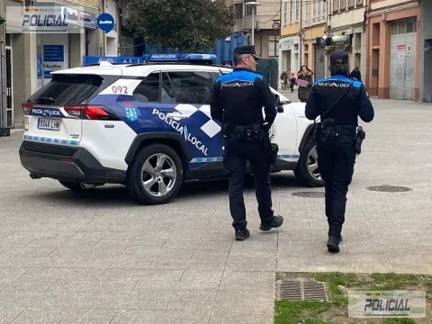 La Policía Local interviene dos navajas tras varias peleas registradas durante la madrugada en Lugo