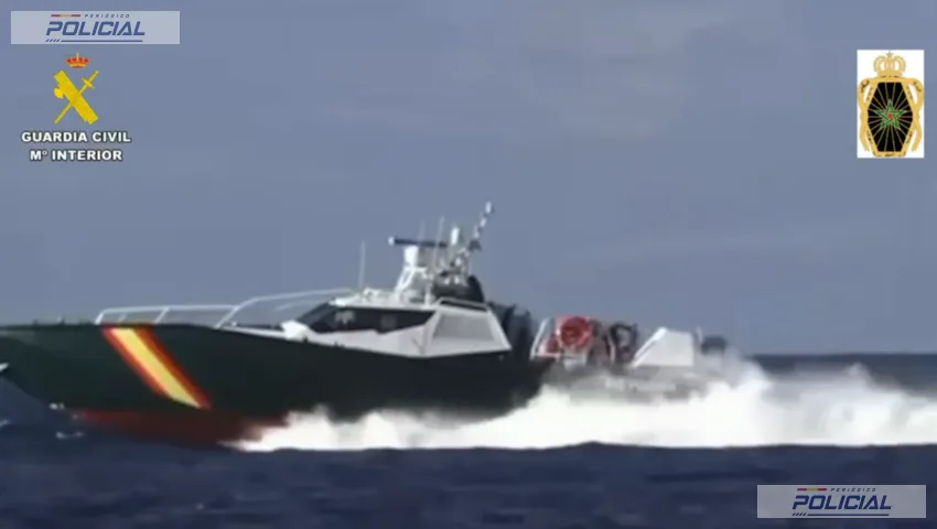 La Guardia Civil y la Gendarmería Real Marroquí frustran un alijo de casi 4.800 kilos de hachís en el Estrecho de Gibraltar