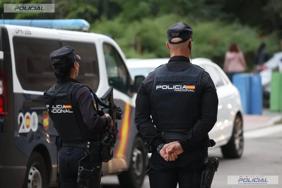 Detenido en el centro de Girona tras presuntamente agredir a varios agentes de la Policía Nacional