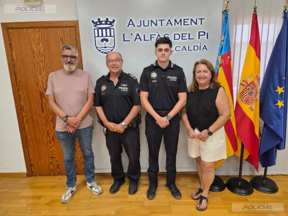 Un nuevo agente consolida su plaza como funcionario de carrera en la Policía Local de l’Alfàs del Pi