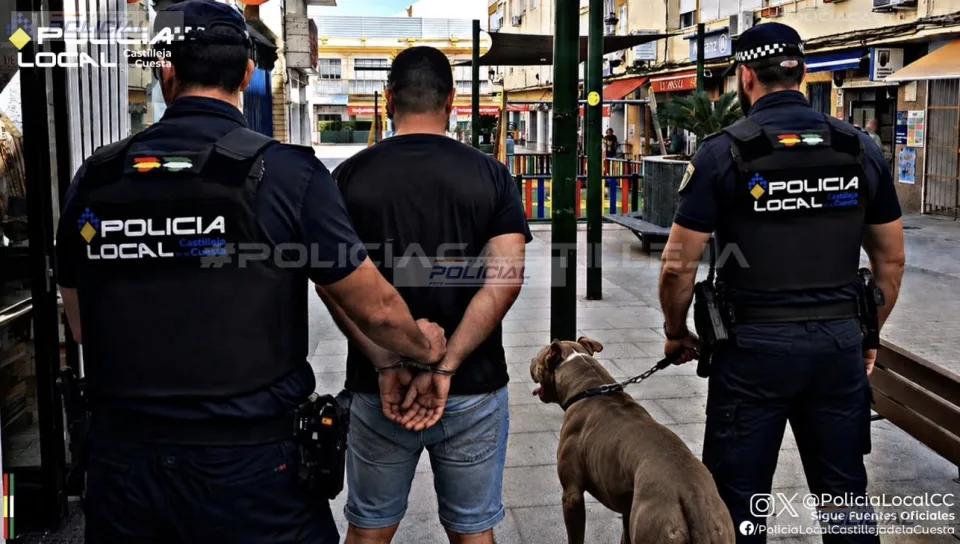Detenido durante una actuación preventiva al comprobar que tenía dos órdenes judiciales de búsqueda y detención