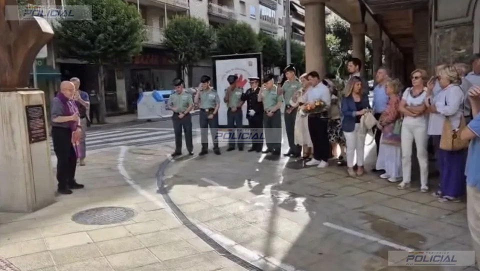 Estella homenajea a los guardias civiles Antonio Fernández y José Antonio Ferri, asesinados por ETA en 1988