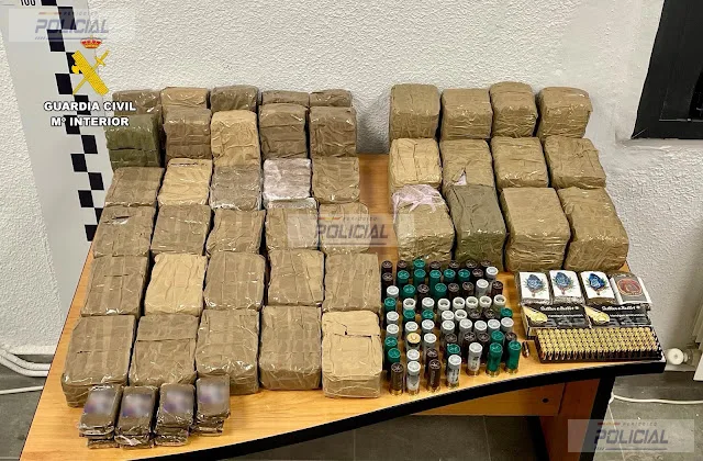 La Guardia Civil localiza 27 kilos de hachís y munición durante una actuación por una presunta agresión en Navalmoral de la Mata