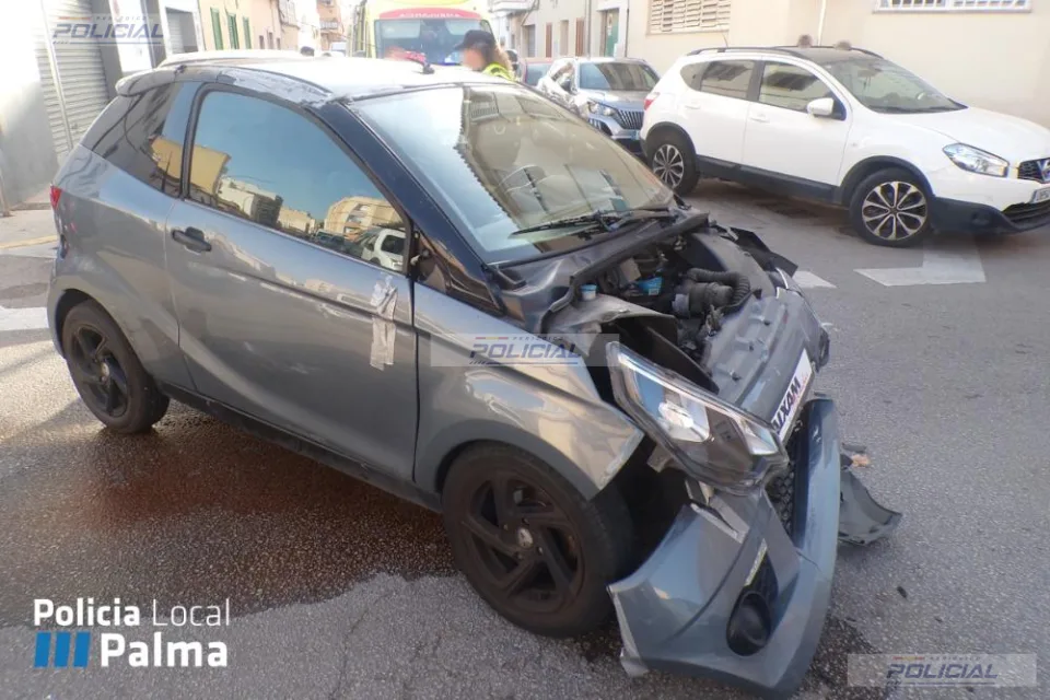 Una conductora provoca un accidente en Palma tras saltarse un ceda el paso y da positivo en alcoholemia