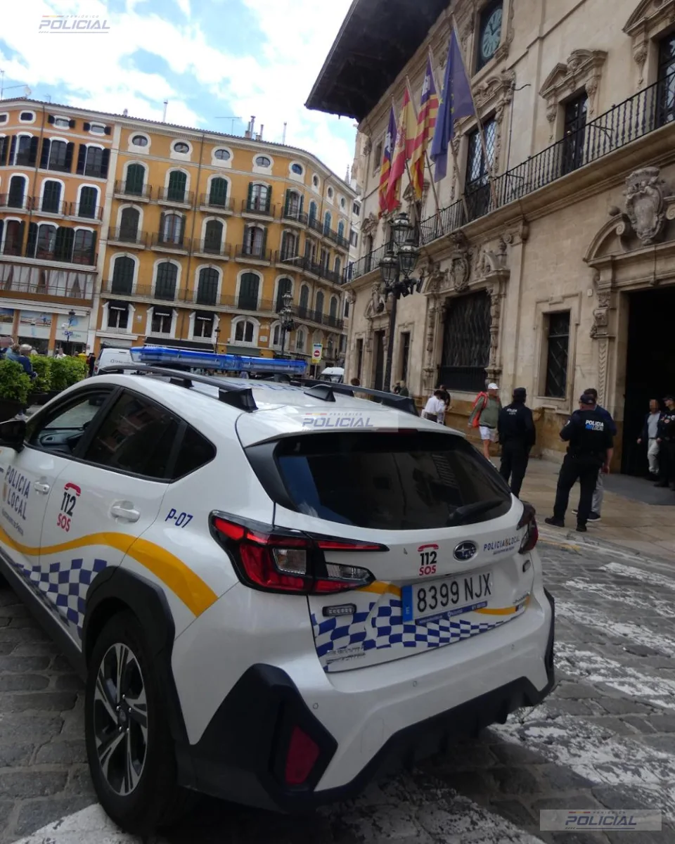 La Policía Local de Palma localiza a la propietaria de una bolsa con más de 2.800 euros olvidada en un autobús