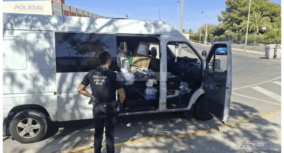 La Policía Local de Elche inmoviliza una furgoneta con alimentos perecederos sin refrigeración
