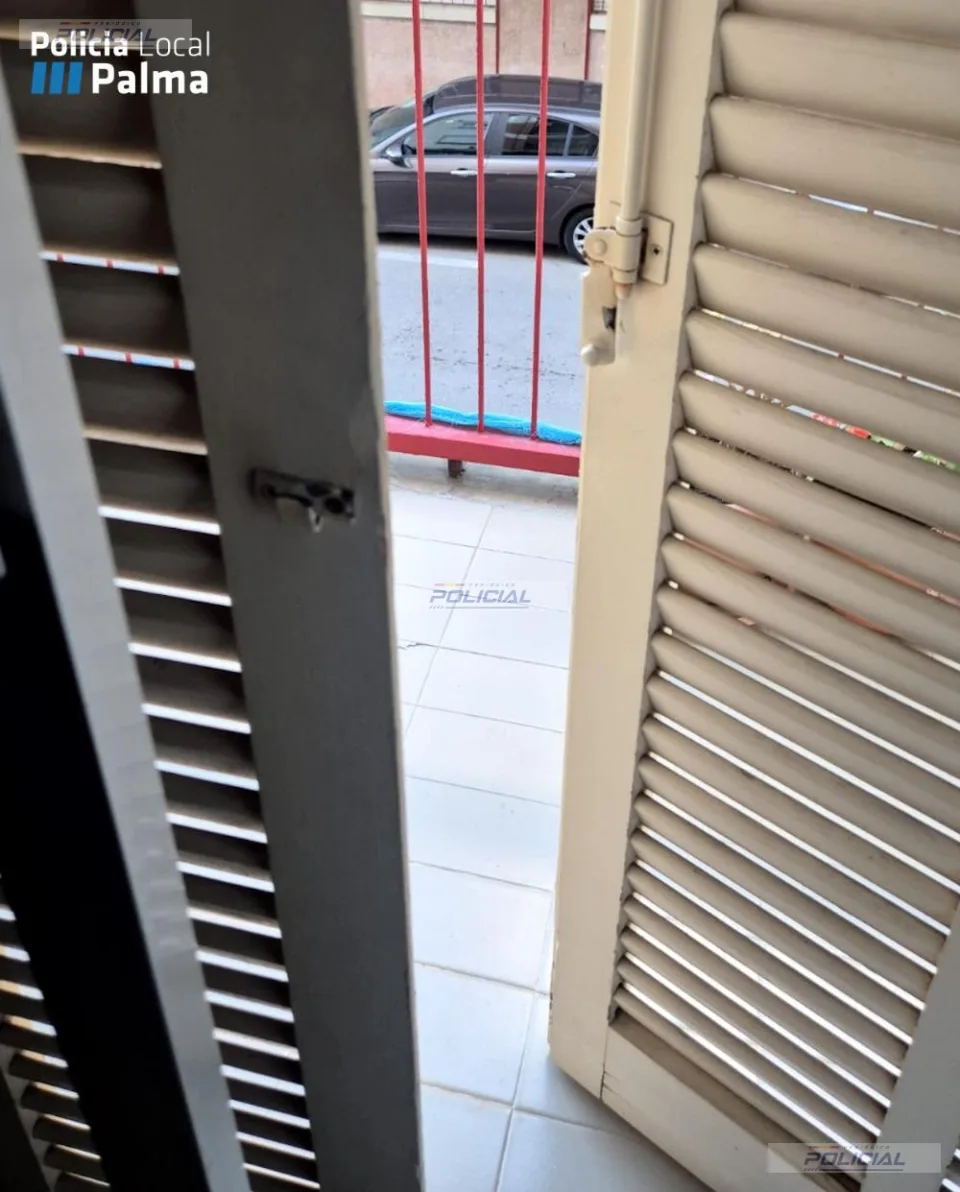 La Policía Local de Palma auxilia a una mujer mayor que permaneció unas 24 horas inmovilizada tras caer en su vivienda