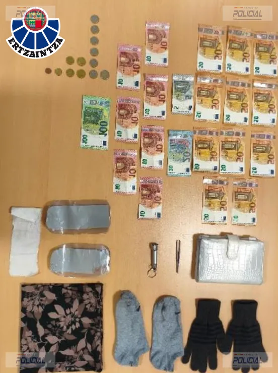 Detenidas dos mujeres en Vitoria-Gasteiz tras robar en una vivienda e intentar forzar otro piso con el método del “resbalón”
