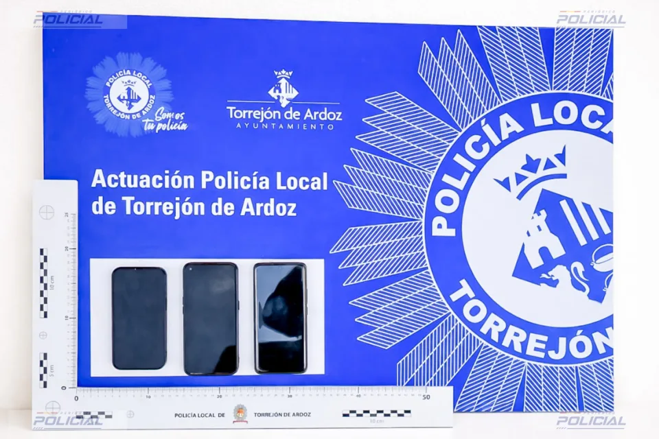 La Policía Local de Torrejón detiene a tres mujeres y se incauta de material falsificado en el mercadillo municipal