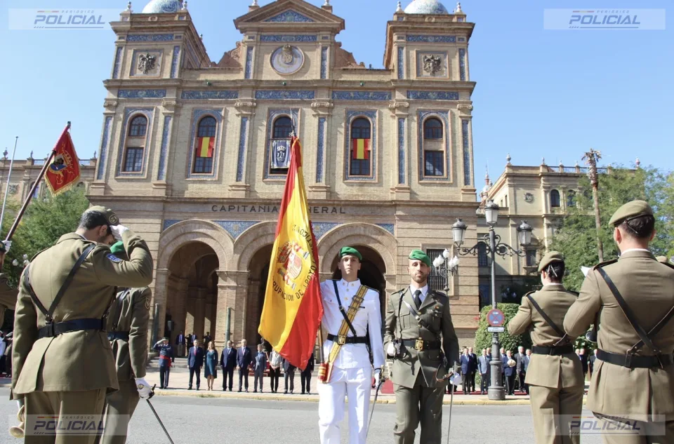 Sevilla celebra la Fiesta Nacional con un izado solemne de la Bandera y un homenaje a los caídos por España
