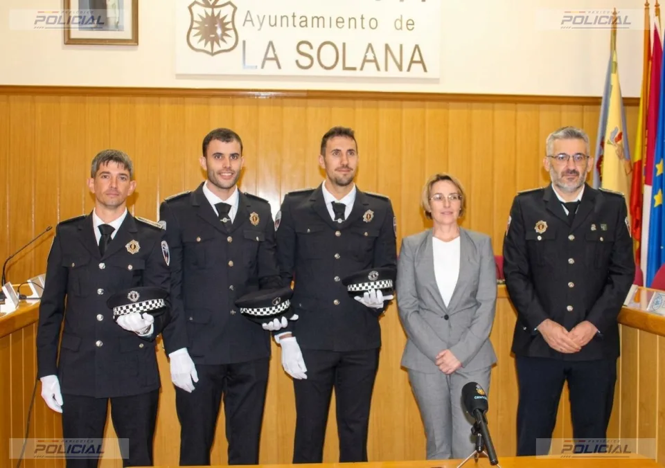 Tres nuevos agentes toman posesión y se incorporan oficialmente a la Policía Local de La Solana