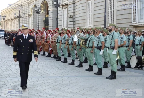 Siete unidades de música militares se reúnen en el Palacio Real con motivo del Día de la Fiesta Nacional