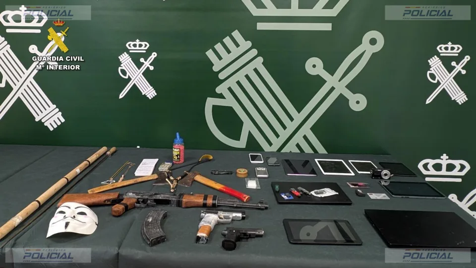 La Guardia Civil detiene en Vitoria-Gasteiz a cinco personas vinculadas al grupo juvenil violento ‘015’